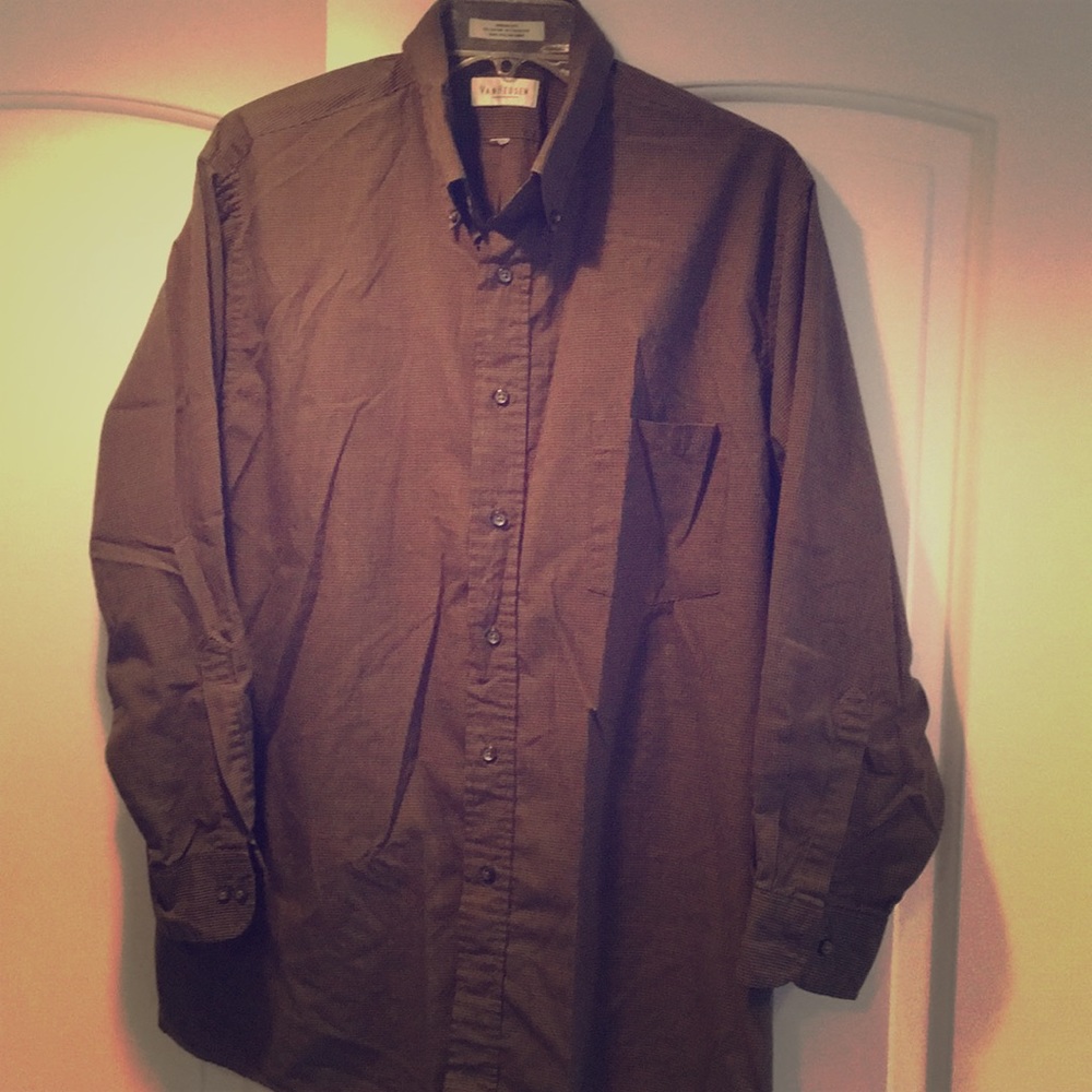 VanHeusen men’s dress shirt brown pattern